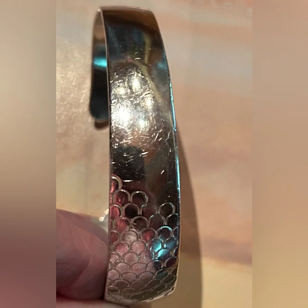 Silver Fish Design Bracelet - Picture 6 of 9